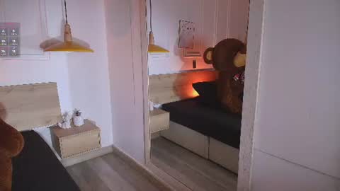 Snapshot of bella__donne chatting on 07-17-26, 11:39 online show from 07-17-26, 11:39