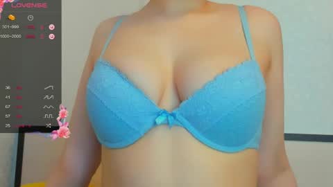 Snapshot of bella__ramsey chatting on 04-10-26, 11:15 Bella online show from 04-10-26, 11:15