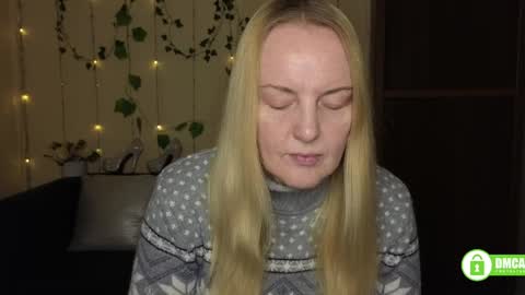 Snapshot of bella_hadatt chatting on 03-09-26, 06:28 Bella online show from 03-09-26, 06:28