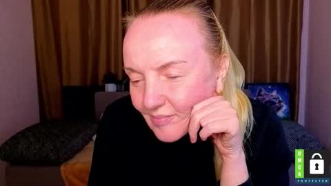 Snapshot of bella_hadatt chatting on 03-10-26, 01:05 Bella online show from 03-10-26, 01:05