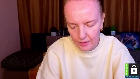 Snapshot of bella_hadatt chatting on 03-12-26, 12:33 Bella online show from 03-12-26, 12:33