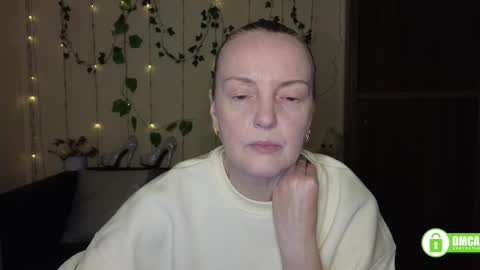 Snapshot of bella_hadatt chatting on 03-14-26, 12:21 Bella online show from 03-14-26, 12:21