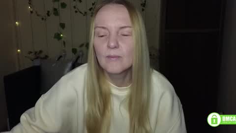 Snapshot of bella_hadatt chatting on 03-16-26, 06:28 Bella online show from 03-16-26, 06:28