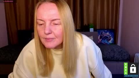 Snapshot of bella_hadatt chatting on 03-17-26, 06:17 Bella online show from 03-17-26, 06:17