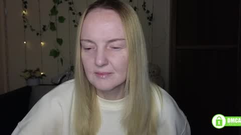 Snapshot of bella_hadatt chatting on 03-18-26, 12:30 Bella online show from 03-18-26, 12:30