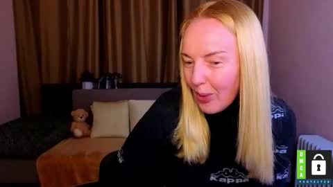 Snapshot of bella_hadatt chatting on 03-20-26, 12:43 Bella online show from 03-20-26, 12:43