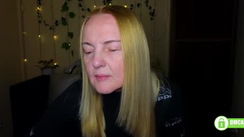 Snapshot of bella_hadatt chatting on 03-21-26, 12:32 Bella online show from 03-21-26, 12:32