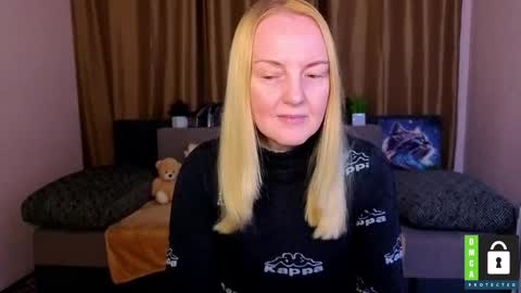 Snapshot of bella_hadatt chatting on 03-22-26, 12:30 Bella online show from 03-22-26, 12:30