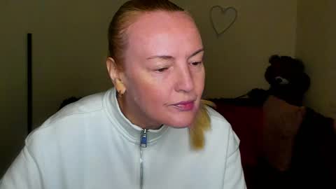 Snapshot of bella_hadatt chatting on 03-31-26, 11:21 Bella online show from 03-31-26, 11:21