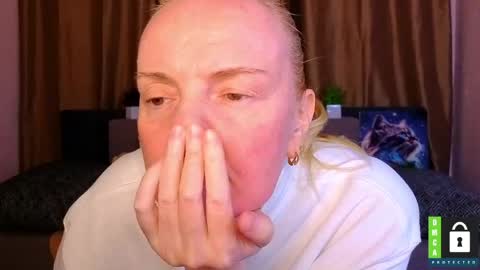 Snapshot of bella_hadatt chatting on 04-01-26, 01:41 Bella online show from 04-01-26, 01:41