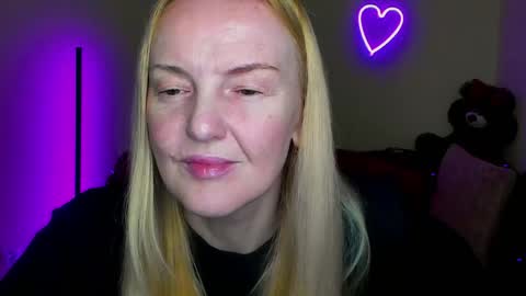 Snapshot of bella_hadatt chatting on 04-04-26, 05:27 Bella online show from 04-04-26, 05:27