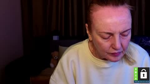 Snapshot of bella_hadatt chatting on 04-05-26, 11:29 Bella online show from 04-05-26, 11:29