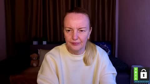 Snapshot of bella_hadatt chatting on 04-12-26, 11:26 Bella online show from 04-12-26, 11:26