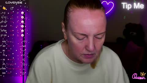 Snapshot of bella_hadatt chatting on 04-15-26, 11:28 Bella online show from 04-15-26, 11:28