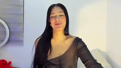 Snapshot of bella_hadid1_ chatting on 04-04-26, 08:45 Laura online show from 04-04-26, 08:45