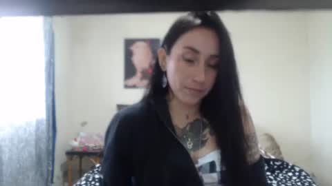 bella_luna34 online show from 04-21-26, 02:56