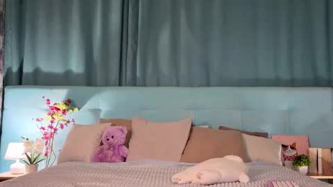 Bella online show from 02-20-26, 01:02