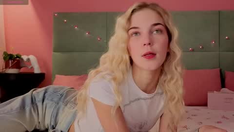 Bella NEW ROOM online show from 05-25-26, 01:11