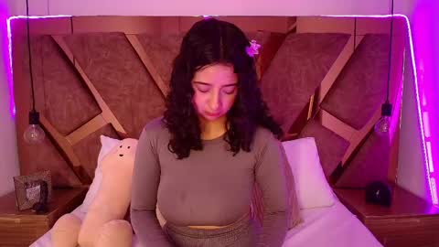 Bella Swwan  online show from 06-03-26, 02:33