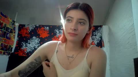 Snapshot of bella_thorne1999 chatting on 07-17-26, 01:23 bella_thorne1999 online show from 07-17-26, 01:23