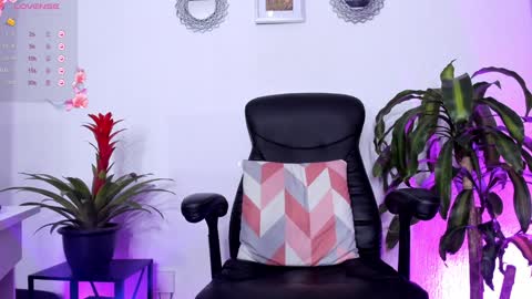 Bella online show from 01-25-25, 06:12