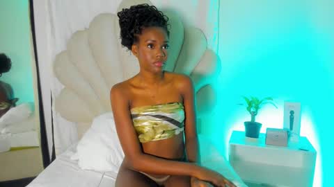 Snapshot of bellaadajud chatting on 01-18-26, 06:50 Bella Dajud online show from 01-18-26, 06:50