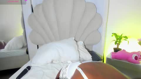 Snapshot of bellaadajud chatting on 03-24-26, 11:54 Bella Dajud online show from 03-24-26, 11:54