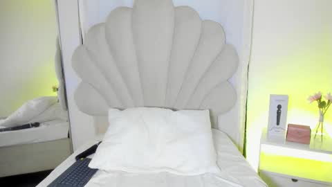 Snapshot of bellaadajud chatting on 03-25-26, 11:55 Bella Dajud online show from 03-25-26, 11:55