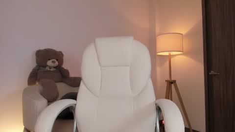 Snapshot of bellamia_ chatting on 06-14-26, 02:24 Bella Mia online show from 06-14-26, 02:24