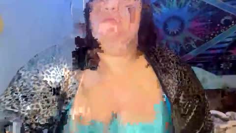 Snapshot of bellarose911 chatting on 01-17-25, 04:28 Diamond love online show from 01-17-25, 04:28