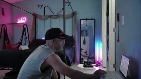 Bellaskeykeeper online show from 04-19-26, 02:44