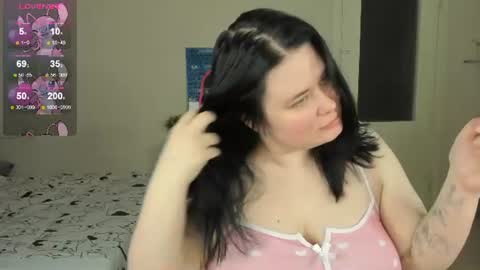 Snapshot of bellybooxo chatting on 06-19-26, 07:01 LinaBoo online show from 06-19-26, 07:01