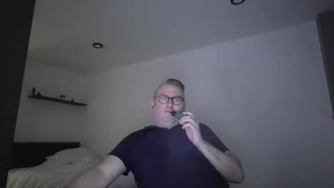 bengiles81 online show from 04-26-26, 07:33