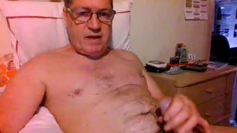 Snapshot of bennybutterfly007 chatting on 06-12-26, 05:12 bennybutterfly007 online show from 06-12-26, 05:12