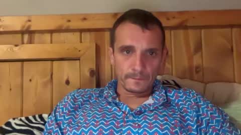 Snapshot of bennymn chatting on 07-13-26, 04:15 benny and innocentvixon online show from 07-13-26, 04:15