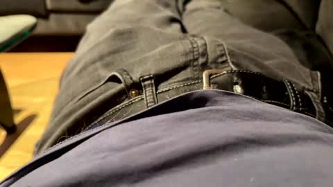 Snapshot of benz10001 chatting on 04-18-26, 03:21 benz10001 online show from 04-18-26, 03:21