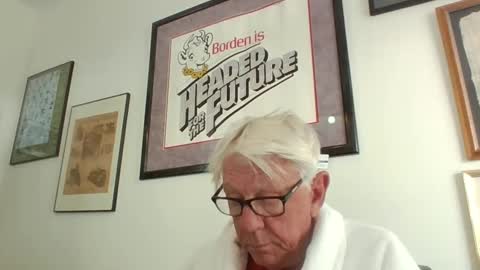 Snapshot of bestshot1951 chatting on 06-11-26, 12:14 bestshot1951 online show from 06-11-26, 12:14