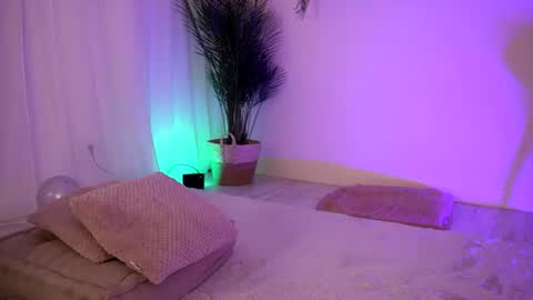 Snapshot of betsygonzale chatting on 06-18-26, 09:14 Betty online show from 06-18-26, 09:14