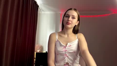 Snapshot of bettyberneett chatting on 04-14-26, 04:07 Emily Stream every day online show from 04-14-26, 04:07