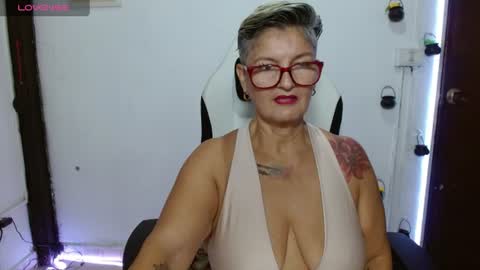 Snapshot of bety_cum3 chatting on 06-17-26, 03:35 bibiana online show from 06-17-26, 03:35
