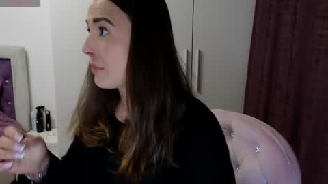   BeyonceDoll       Twitter DollBeyonce    online show from 03-10-26, 10:48