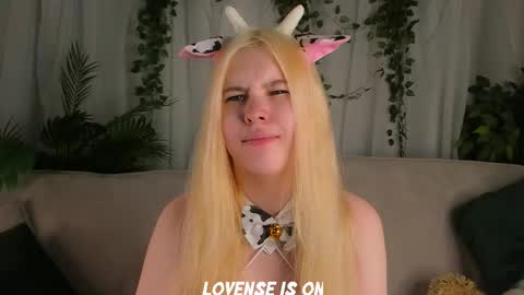 Eliz online show from 10-29-25, 01:19