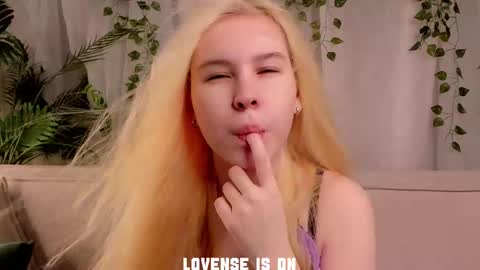 Eliz online show from 11-14-25, 01:04