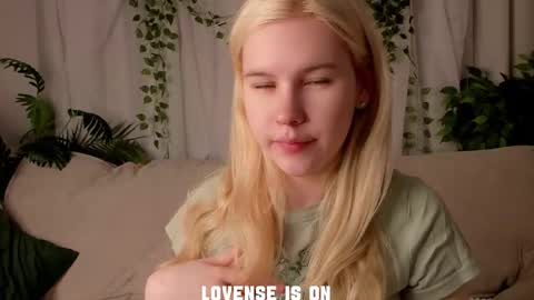 Eliz online show from 11-20-25, 01:39