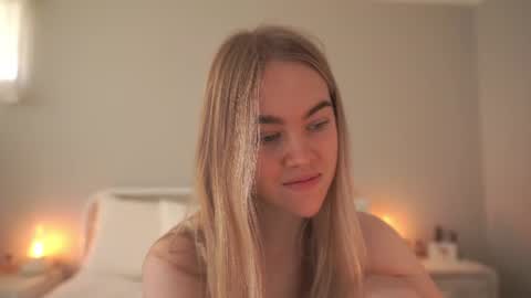 Snapshot of bibi_it_is chatting on 06-14-26, 03:19 Bibi online show from 06-14-26, 03:19