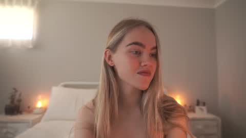 Snapshot of bibi_it_is chatting on 06-19-26, 03:22 Bibi online show from 06-19-26, 03:22