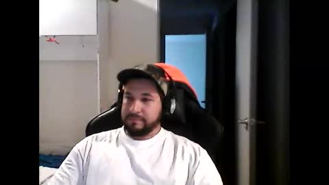 latinBoyHuge online show from 10-24-25, 06:04