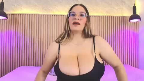 Snapshot of big_tits_in_your_face chatting on 06-26-26, 09:30 Tell me Sophia online show from 06-26-26, 09:30