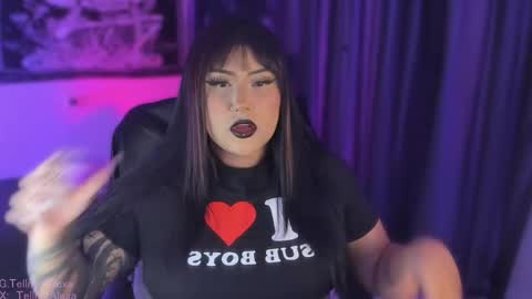 Snapshot of bigboobs_cloe chatting on 04-19-26, 12:00 bigboobs cloe online show from 04-19-26, 12:00
