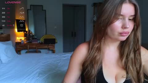 Snapshot of bigbrainbaddie chatting on 05-13-26, 04:32 online show from 05-13-26, 04:32